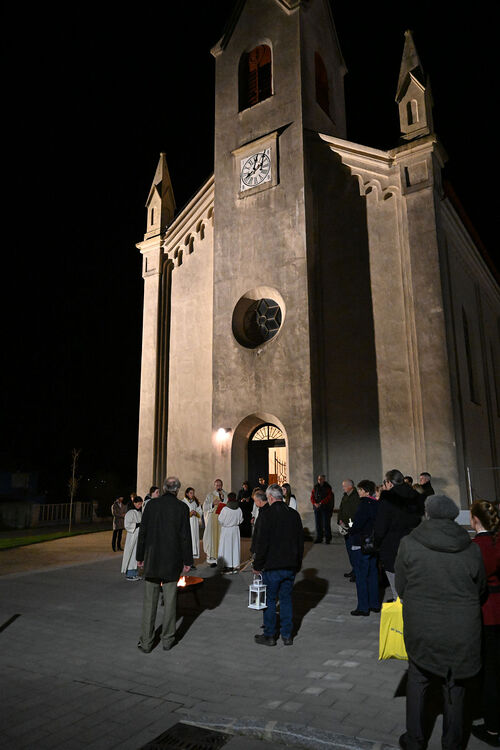 Osternachtsfeier mit Weihbischof Turnovszky