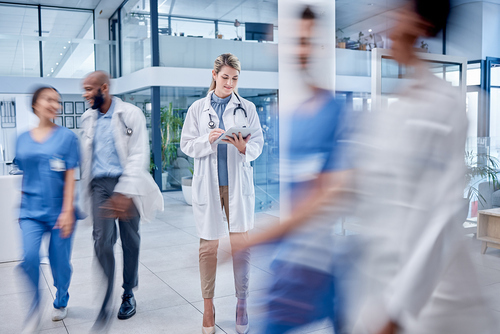 Junges Krankenhauspersonal